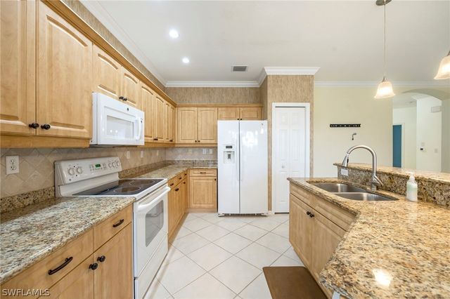 5605 Sherborn DR 102, Naples, FL 34110