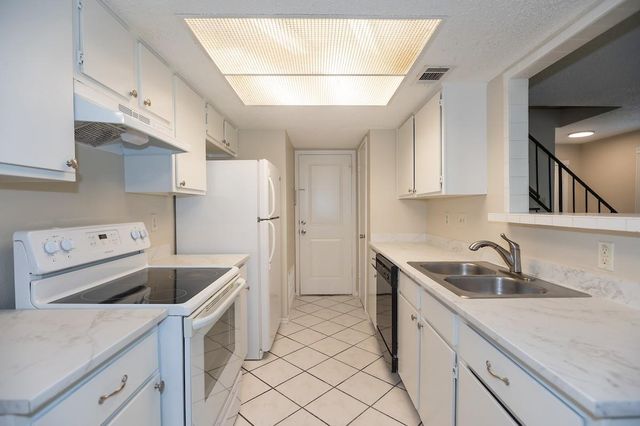925 Chisholm CV, Round Rock, TX 78681