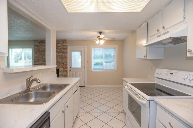 925 Chisholm CV, Round Rock, TX 78681