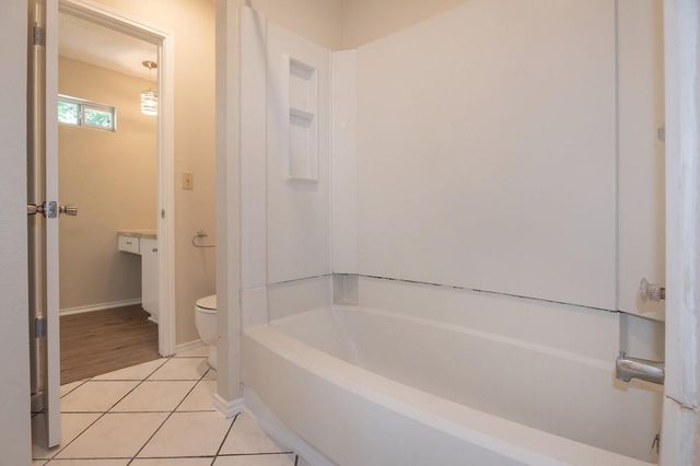 925 Chisholm CV, Round Rock, TX 78681