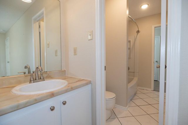 925 Chisholm CV, Round Rock, TX 78681