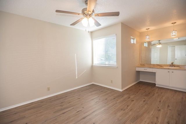 925 Chisholm CV, Round Rock, TX 78681