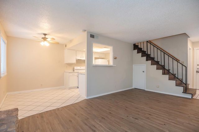925 Chisholm CV, Round Rock, TX 78681