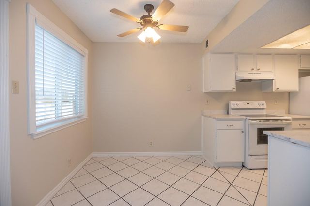 925 Chisholm CV, Round Rock, TX 78681