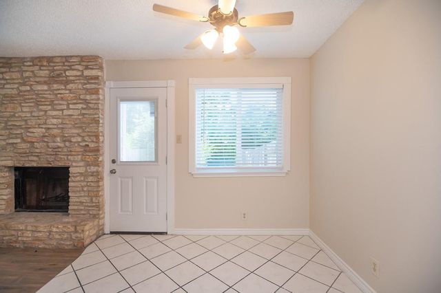 925 Chisholm CV, Round Rock, TX 78681
