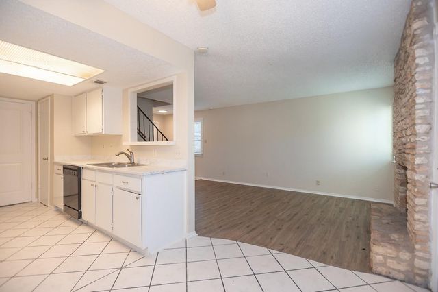 925 Chisholm CV, Round Rock, TX 78681