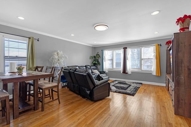 5032 Crain Street, Skokie, IL 60077