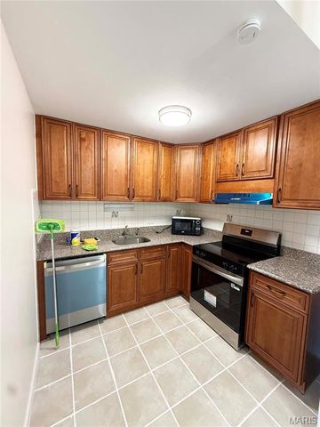 10427 Briarbend Drive 9, Unincorporated, MO 63146