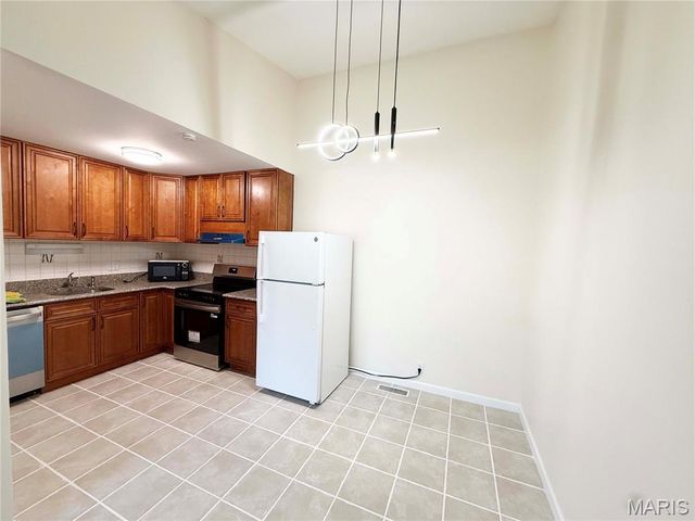 10427 Briarbend Drive 9, Unincorporated, MO 63146