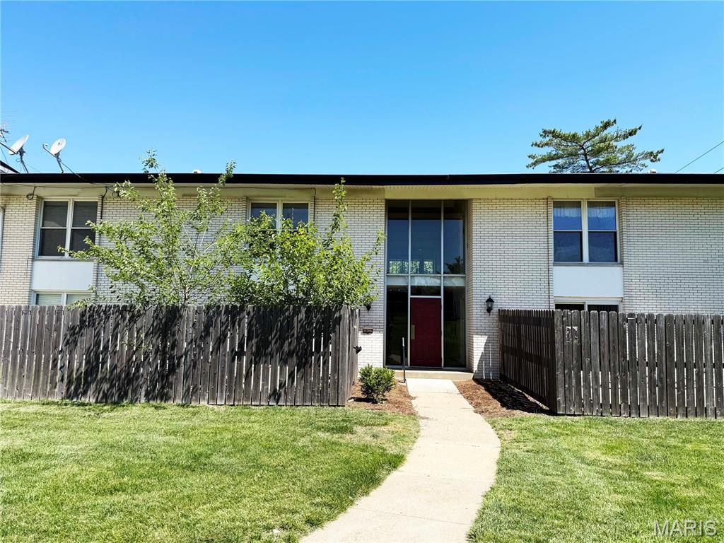 10427 Briarbend Drive 9, Unincorporated, MO 63146
