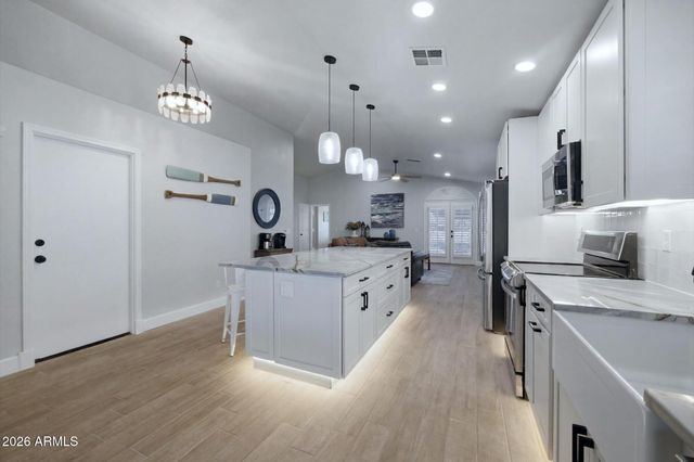 7824 W JULIE Drive, Glendale, AZ 85308
