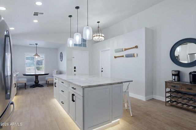 7824 W JULIE Drive, Glendale, AZ 85308