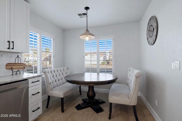 7824 W JULIE Drive, Glendale, AZ 85308
