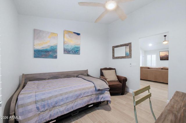 7824 W JULIE Drive, Glendale, AZ 85308