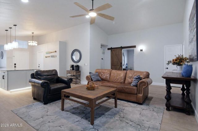 7824 W JULIE Drive, Glendale, AZ 85308