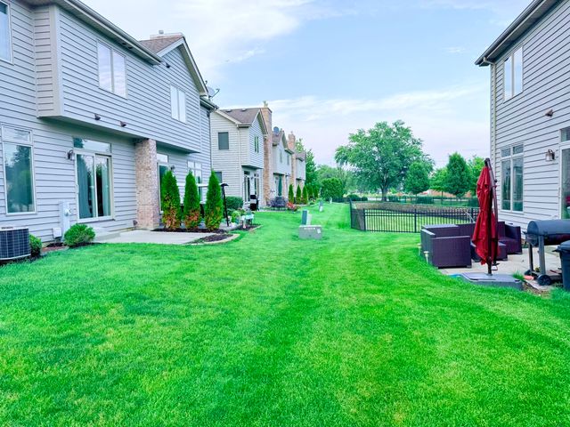 168 Mayo Court, Elmhurst, IL 60126