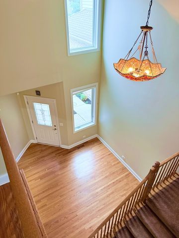 168 Mayo Court, Elmhurst, IL 60126