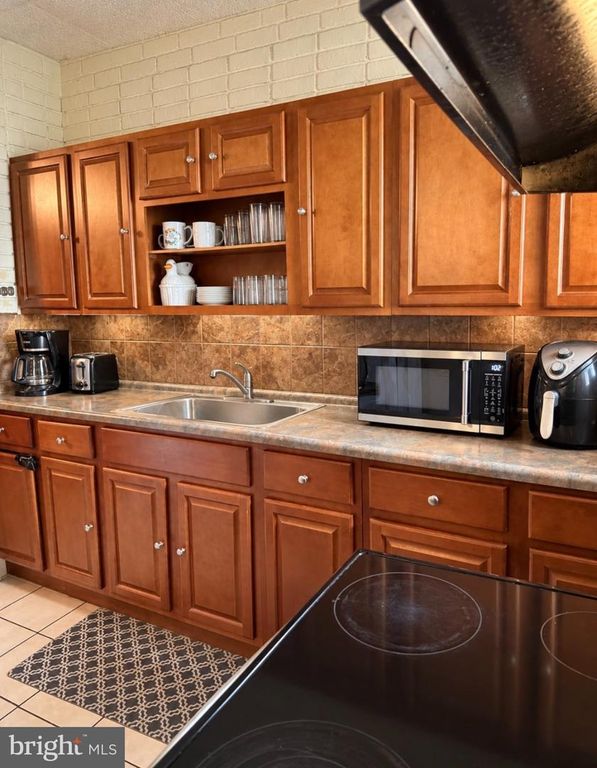 4821 D ST, PHILADELPHIA, PA 19120 — photo 2