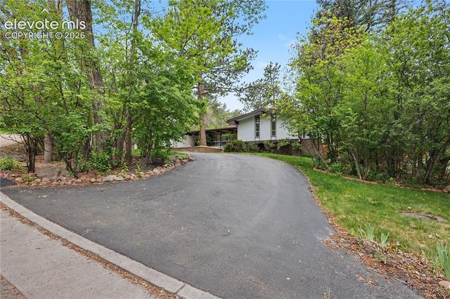 10 Heather Drive, Colorado Springs, CO 80906