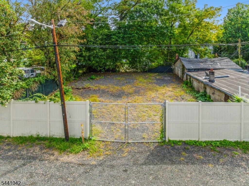 201 Park Ave, East Orange City, NJ 07017 — exterior