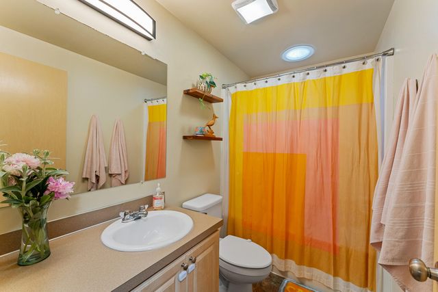 335 Summit Loop, Grants Pass, OR 97527