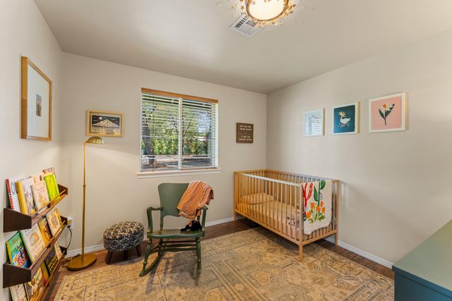 335 Summit Loop, Grants Pass, OR 97527