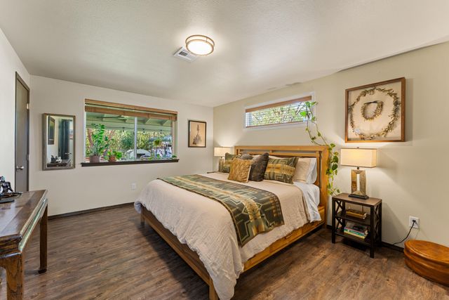335 Summit Loop, Grants Pass, OR 97527
