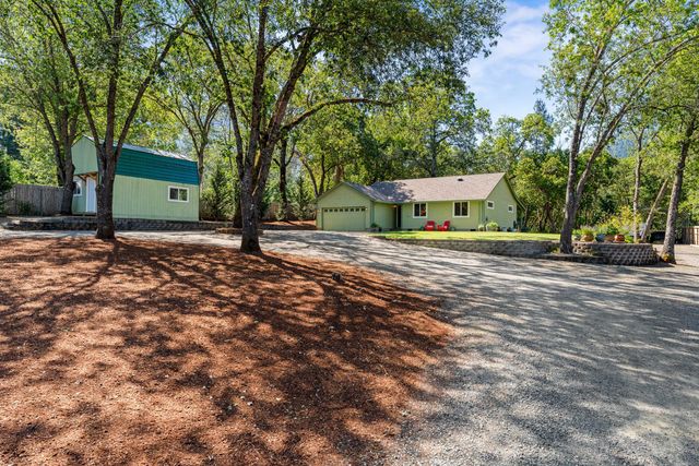 335 Summit Loop, Grants Pass, OR 97527