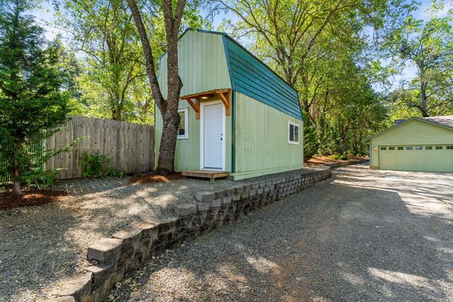 335 Summit Loop, Grants Pass, OR 97527