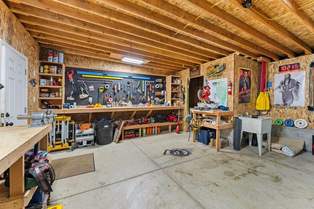 335 Summit Loop, Grants Pass, OR 97527