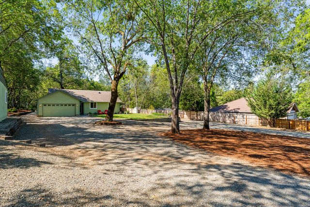 335 Summit Loop, Grants Pass, OR 97527