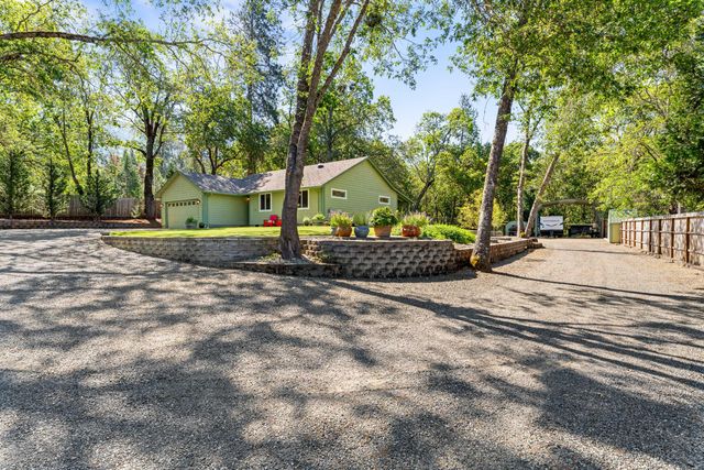 335 Summit Loop, Grants Pass, OR 97527