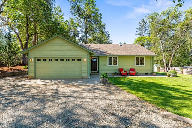 335 Summit Loop, Grants Pass, OR 97527