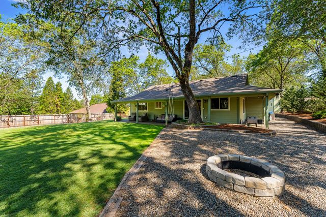 335 Summit Loop, Grants Pass, OR 97527