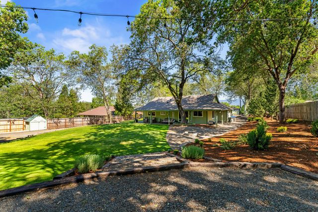 335 Summit Loop, Grants Pass, OR 97527