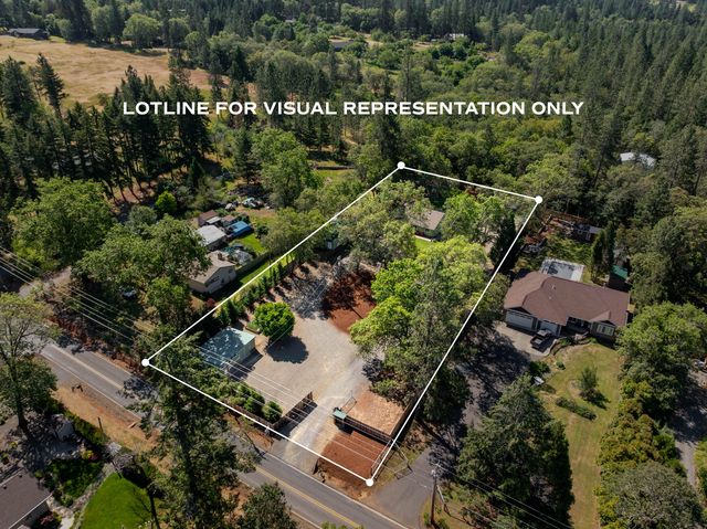 335 Summit Loop, Grants Pass, OR 97527