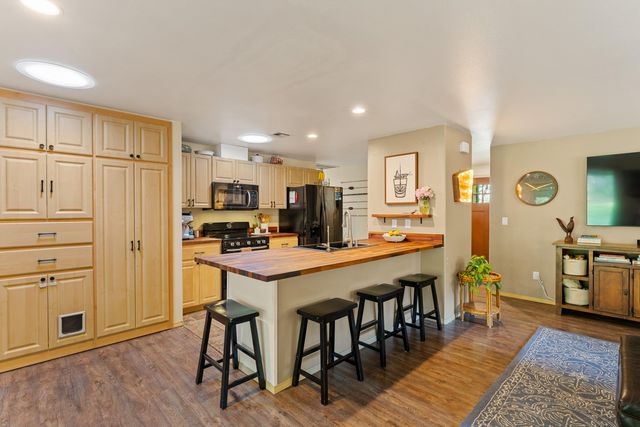 335 Summit Loop, Grants Pass, OR 97527