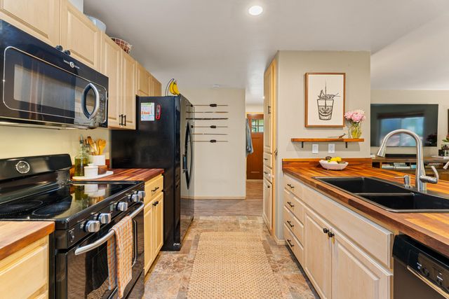 335 Summit Loop, Grants Pass, OR 97527