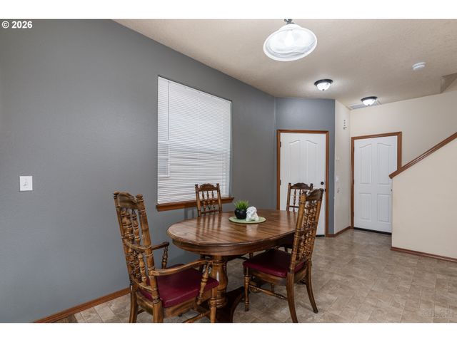 33590 Se DILL Pl, Scappoose, OR 97056
