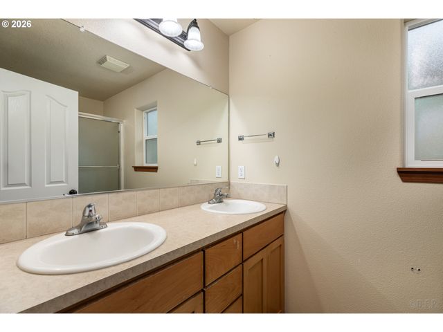 33590 Se DILL Pl, Scappoose, OR 97056