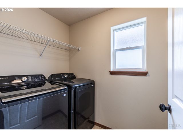 33590 Se DILL Pl, Scappoose, OR 97056