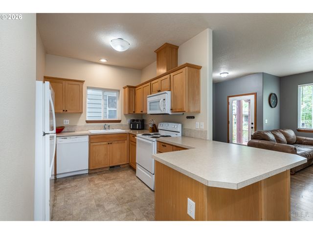 33590 Se DILL Pl, Scappoose, OR 97056