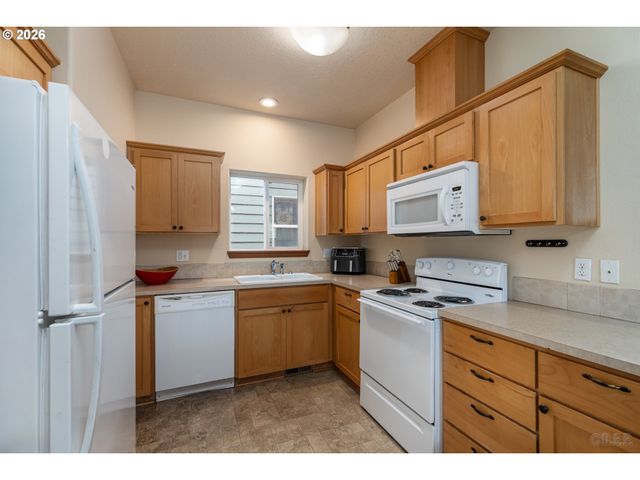 33590 Se DILL Pl, Scappoose, OR 97056