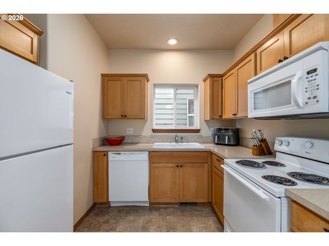 33590 Se DILL Pl, Scappoose, OR 97056