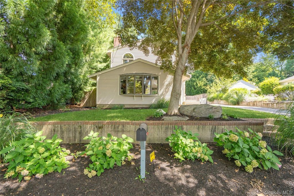16 Westview Road, Northport, NY 11768 — photo 3