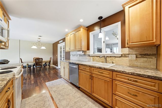 52 Donna Court, Cheektowaga, NY 14043