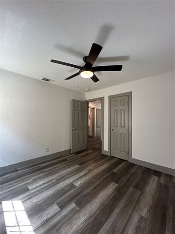 3613 Castleman Street, Fort Worth, TX 76119