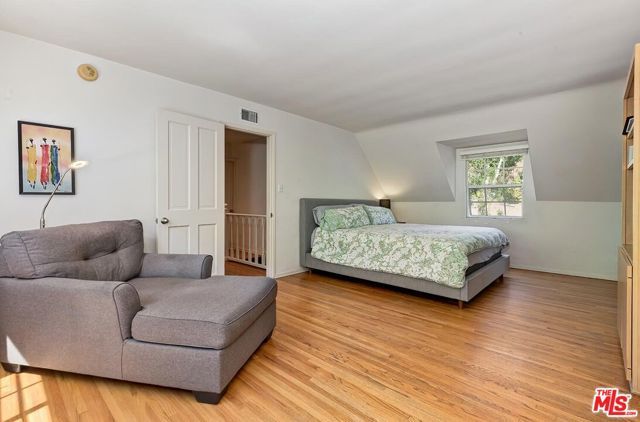 1041 Chantilly Road, Los Angeles, CA 90077