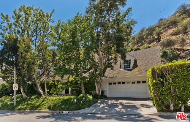 1041 Chantilly Road, Los Angeles, CA 90077