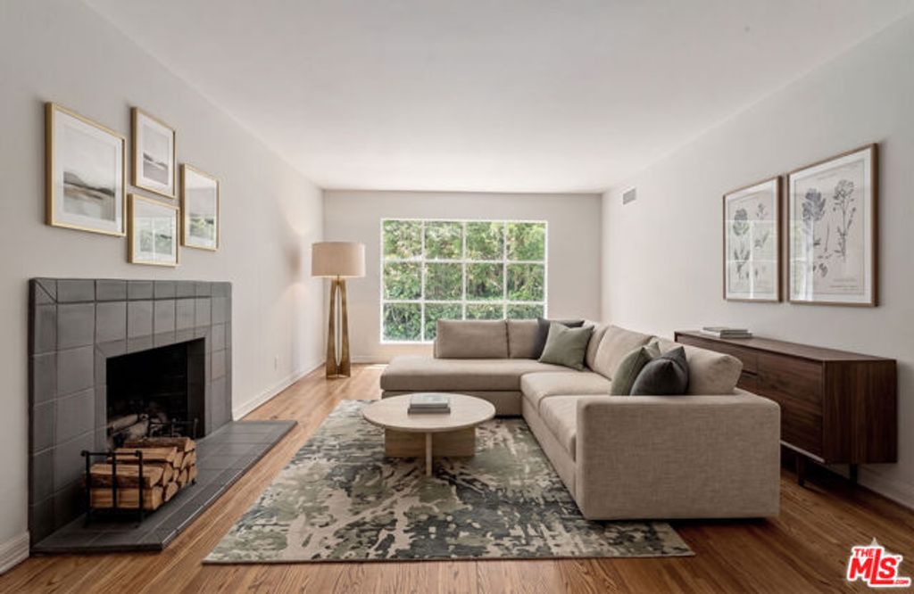 1041 Chantilly Road, Los Angeles, CA 90077
